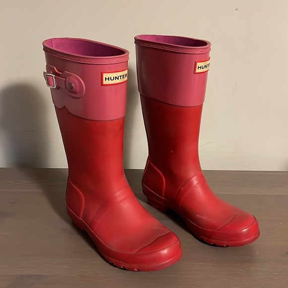 Hunter Red and Pink Rubber Boots - Girl’s Size 4 - Picture 4 of 9